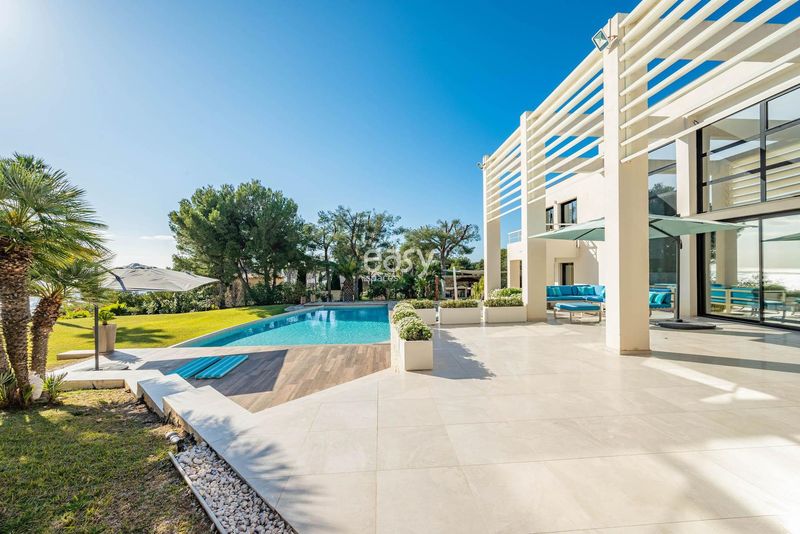 Contemporary villa in the Var region of France available for professional photoshoots and filming sessions